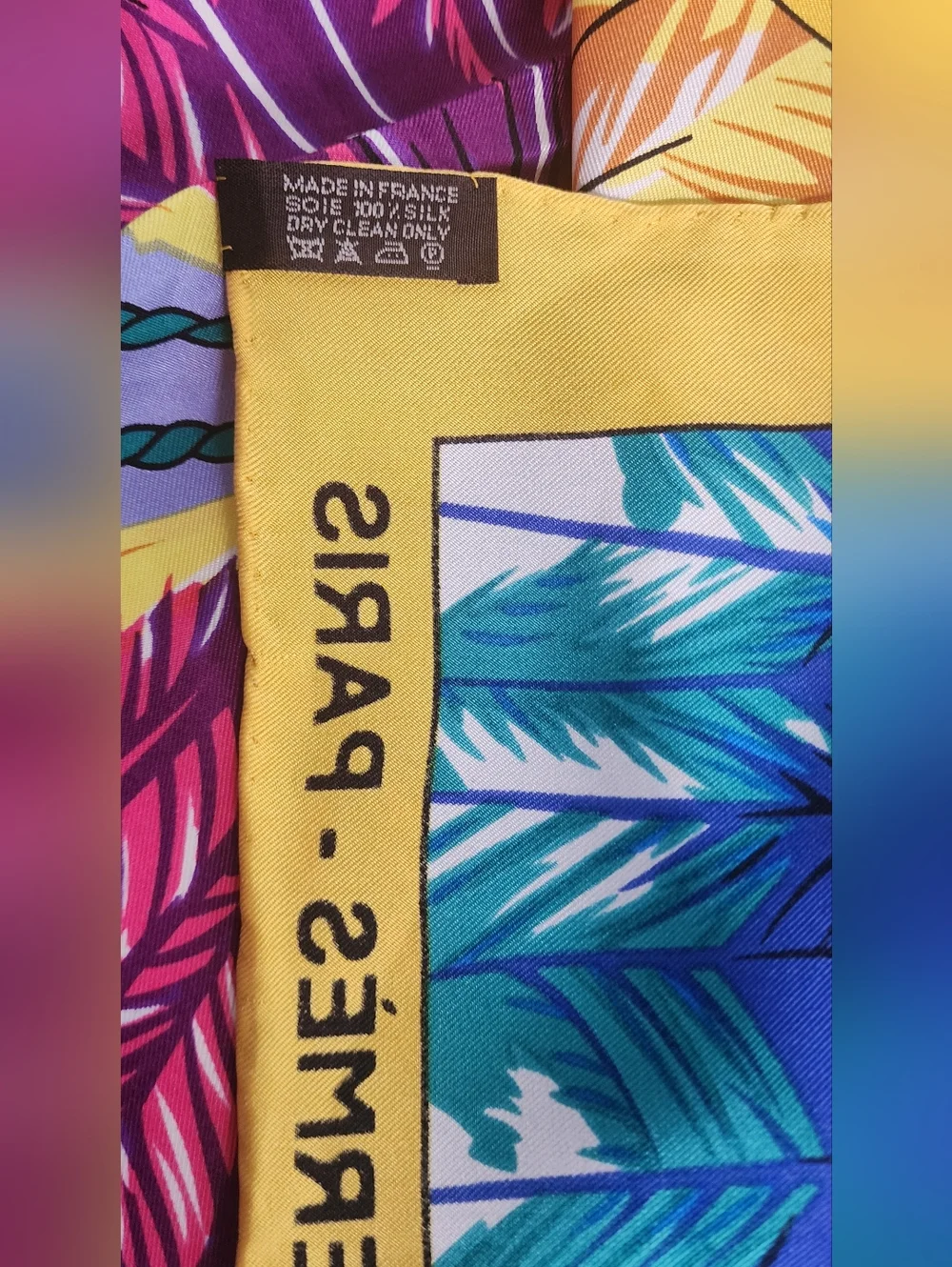 EUC HERMES Vibrant Floral Print 100% SILK SHAWL 50x50x50 - Picture 4 of 4